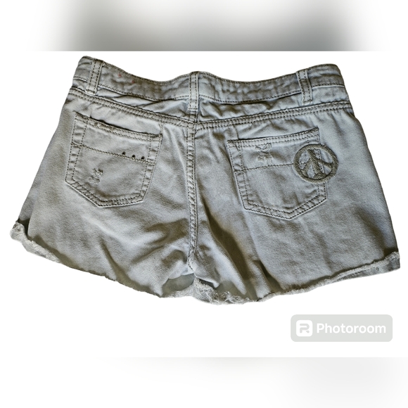 Womens Mudd Light Grey Jean Shorts Size 9 Peace Sign - Picture 2 of 12